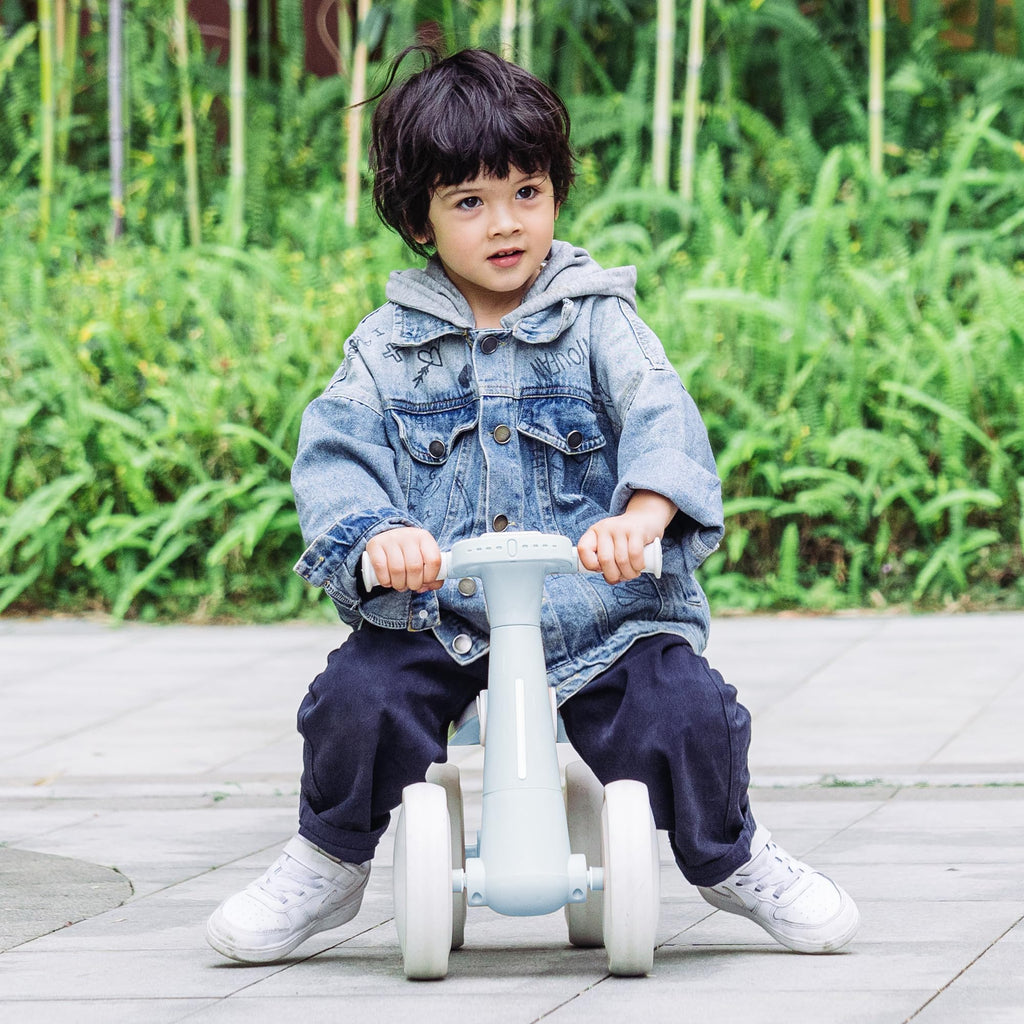 12-36 Months 4 Wheel LED Light Up Wheels Balance Bike D586